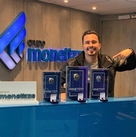 Conheça Ronald Lopes: influenciador digital que já passou.